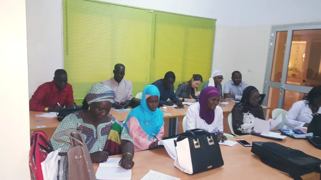 Alumnat del diploma d'oftalmopediatria durant una classe a Dakar